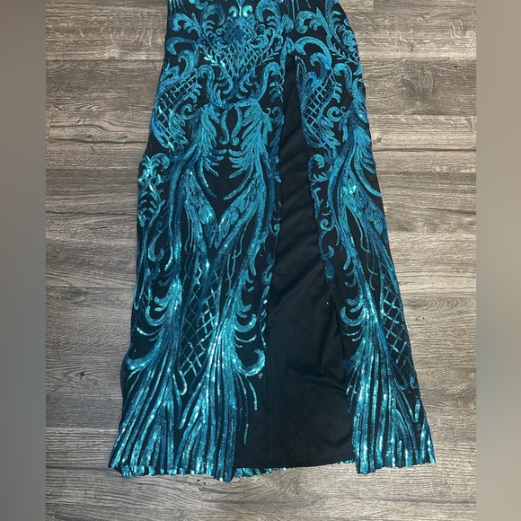 Elegant Teal Maxi Dress with Slit - Picture 5 of 10